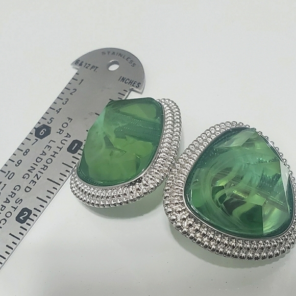 Chunky Green Crystal Rock Earring With Shiny Crystals Stones Trim. 🌴 - Picture 2 of 4